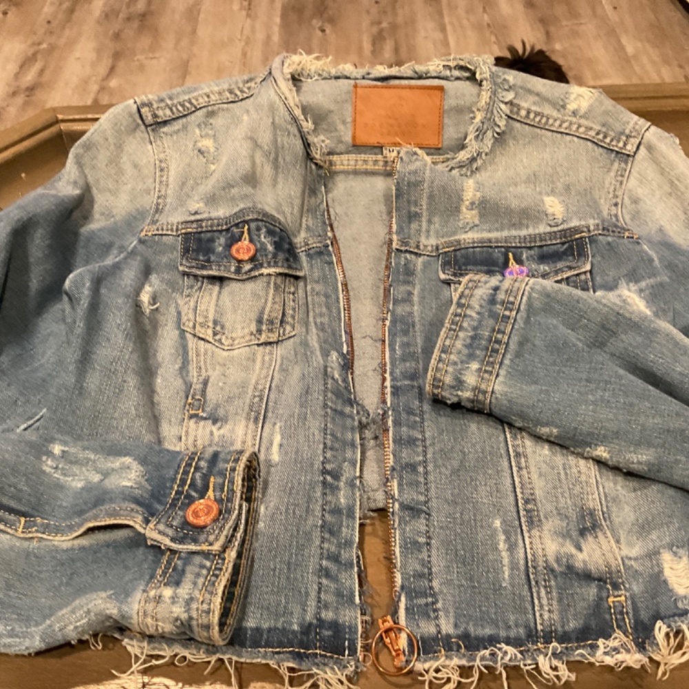 Distressed Jean jacket - Picture 3 of 3